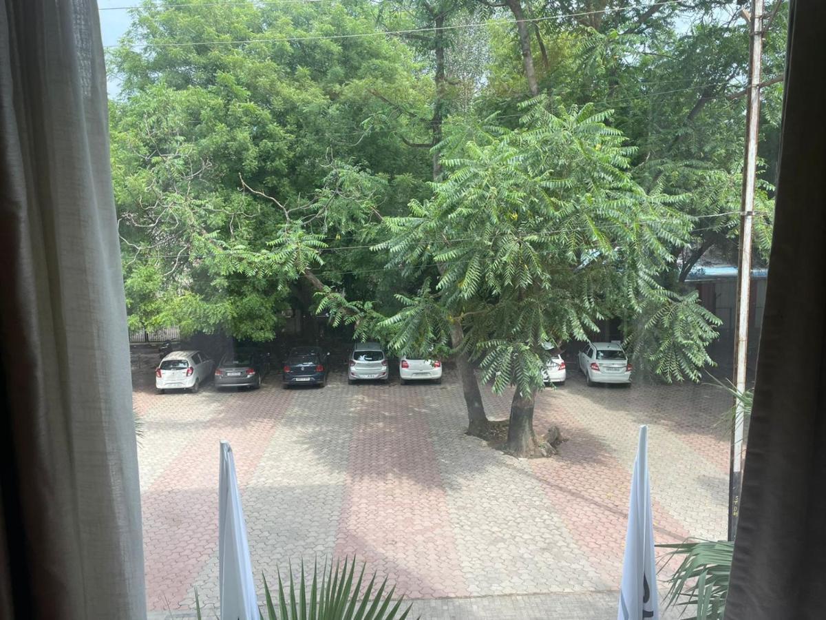 Radisson Gwalior Hotel Buitenkant foto
